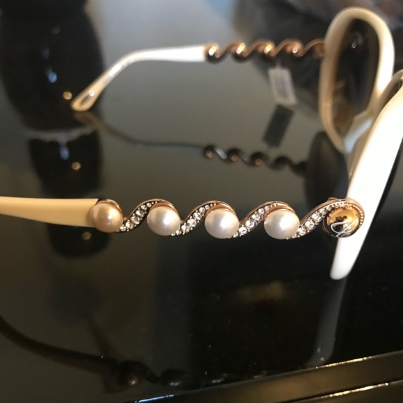 Chopard Sunglasses - Picture 4 of 7